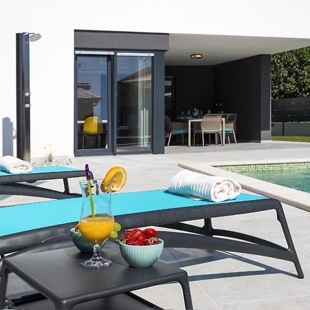 Modern 3-Bedroom Villa With A Private Pool Pula Extérieur photo