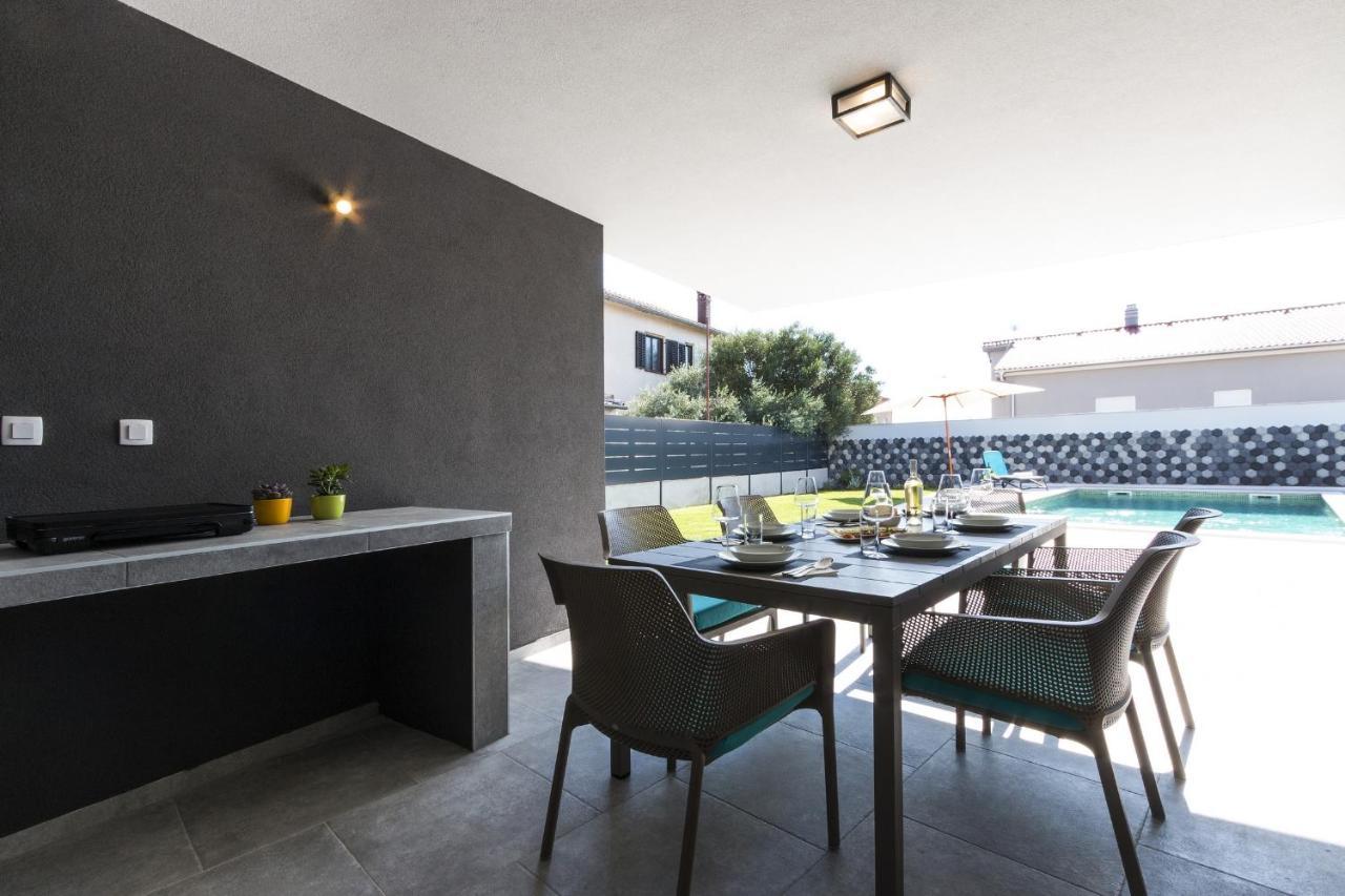 Modern 3-Bedroom Villa With A Private Pool Pula Extérieur photo
