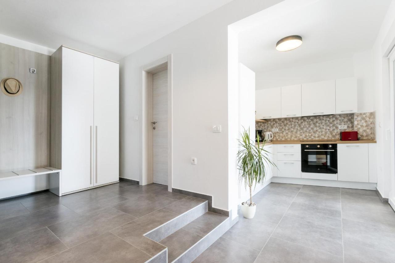 Modern 3-Bedroom Villa With A Private Pool Pula Extérieur photo