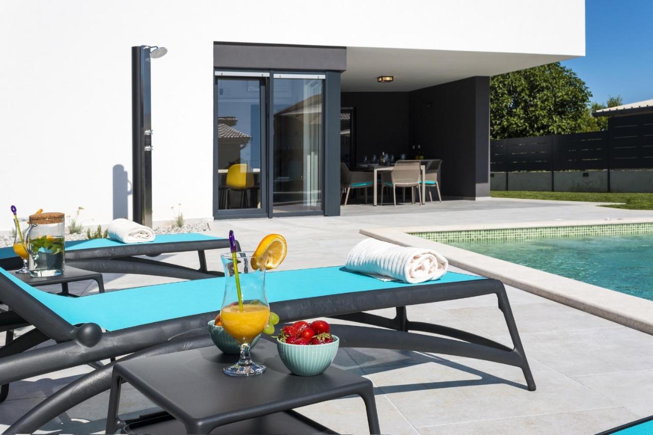 Modern 3-Bedroom Villa With A Private Pool Pula Extérieur photo